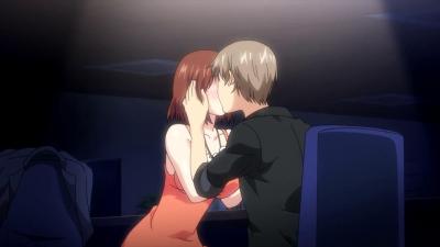 末班车后的激情:胶囊旅馆里与上司的欲火缠绵夜.05